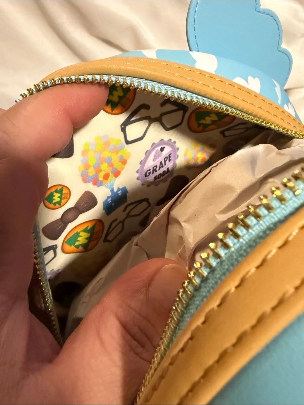 Loungefly Pixar Balloon Crossbody Bag - Multicolor - Picture 4 of 6
